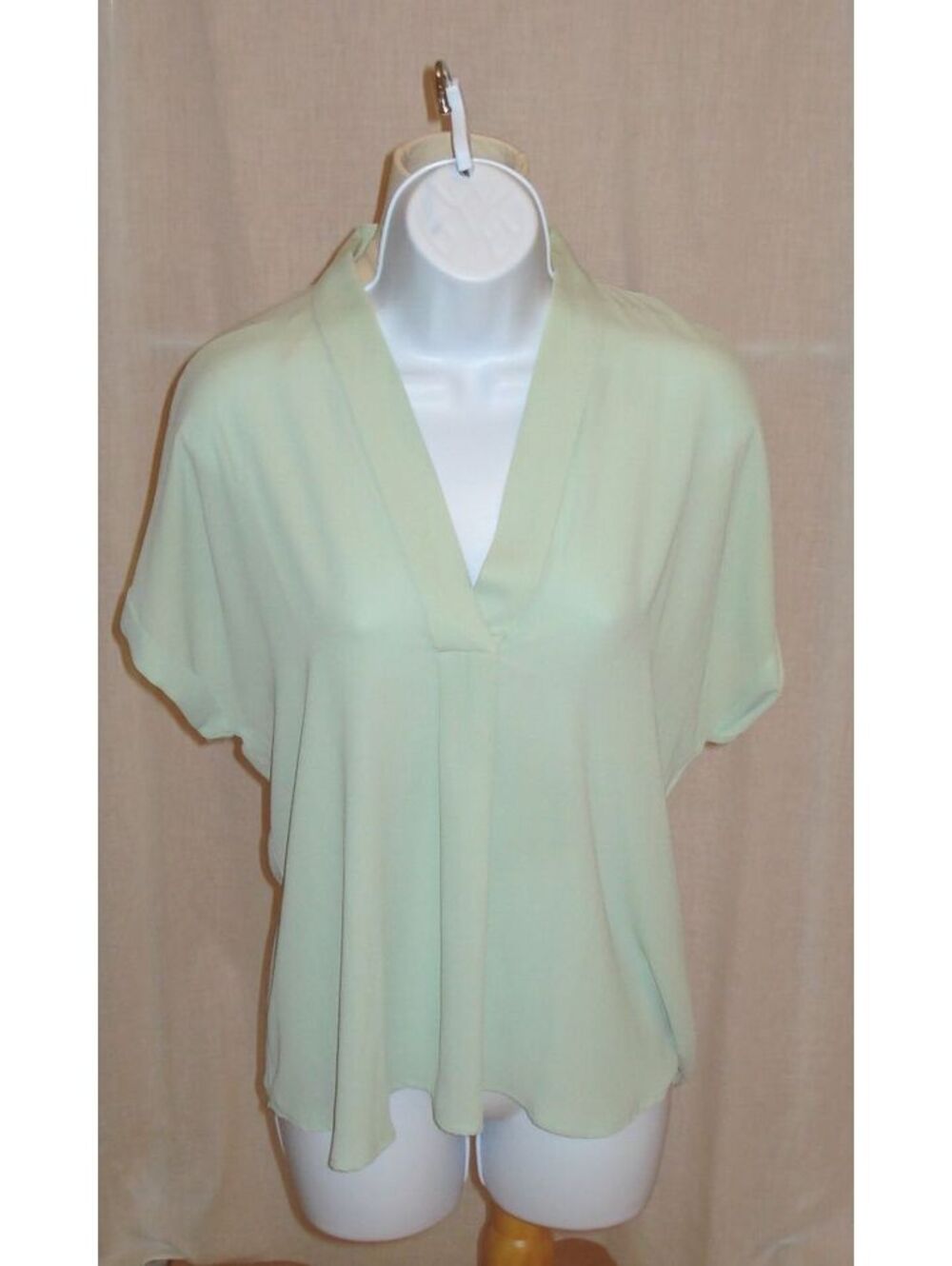 NWOT - Forever 21 Light Green V-Neck Chiffon Blouse Women's size Large